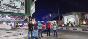 Petugas Patroli Malam di Tanjung Tiram MengAntisipasi Kenakalan Remaja.