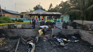 Tim Inafis Polres Batu Bara Cek TKP Kebakaran Rumah Warga di Laut Tador.