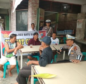 Sat Lantas Polres Batu Bara Jum’at Curhat Bersama Komunitas Supir Angkot.