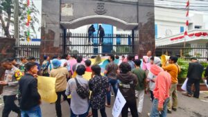 Alamp Aksi Unras Soal Pungli Walkot P. Sidempuan. Seksi Intelejen Kejatisu : Kasus Pungli Sudah di Proses.
