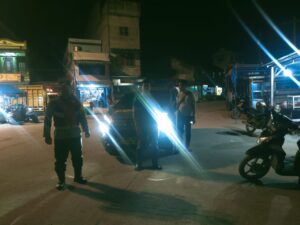 Ka. SPK Polsek Medang Deras Pimpin Patroli Malam.