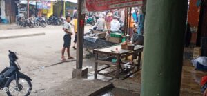 UD Ayam Potong di Tanjung Tiram Cemari Lingkungan Tebar Aroma Bau Busuk.