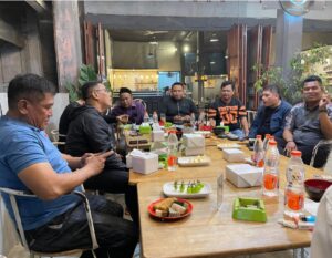 Kapolres Batu Bara Coffee Bareng Bersama Tokoh Pemuda Malik di Caffe Vave.