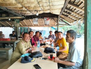 Humas Polres Batu Bara Colsys Bersama Kepala Desa.
