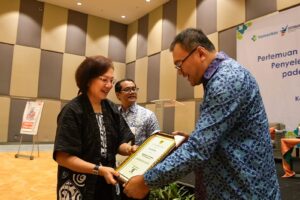 Dinas Kesehatan Deliserdang Raih Penghargaan Capaian Imunisasi Tertinggi.