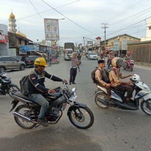 Sat Lantas Batu Bara Pengaturan Lalin di Persimpangan.