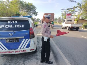 Polantas Polres Batu Bara Kibas Bendera Arus Lalulintas.