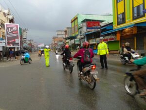 Polantas Polres Batu Bara Pengaturan Lalin di Jalinsum.