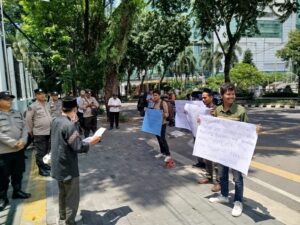 Masalah KKN. ALAMP AKSI : Unras di Kantor Wali Kota Medan Dan DPRD.