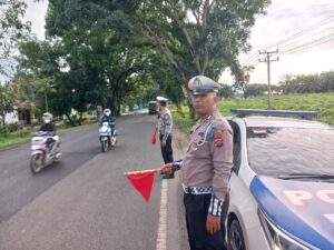 Polantas Polres Batu Bara Pengaturan Lalin Sore Hari di Jalinsum.