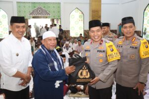 Waka Poldasu Samtana Jum’at Berkah di Mesjid Al Munawaroh Air Putih.