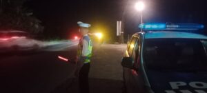 Polantas Batu Bara Patroli Blue Light di Jalinsum Rawan Macet.