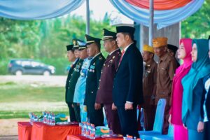 Pj. Bupati Heri Serahkan Bantuan Bedah Rumah di Hari Pahlawan.
