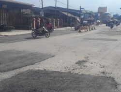 Tambal Sulam Jalan Mirip Kado Ulang Tahun di Tanjung Tiram.