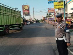 Hari Perdana Kasat Lantas Polres Batu Bara Gelar Pengaturan Arus Lalin di Jalinsum.