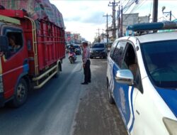 Sat Lantas Patroli Kibas Bendera di Sore Hari Cegah Rawan Laka & Rawan Kemacetan.