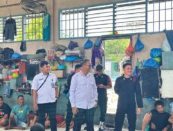 Kalapas Labuhan Ruku Kontrol di Blok Hunian Warga Binaan.