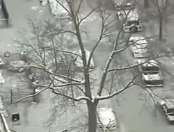 Jalan di Detroit Berubah Jadi Lapisan Es. AS: Hadapi Bencana Banjir Dan Tanah Longsor.