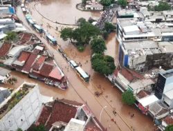 Jakarta di Landa Banjir Ketinggian Rata-rata 1 Meter.