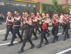 Personil Polres Batu Bara Hormat Kanan De Ville. Persiapan HUT RI Ke-80.