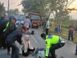 Lobang di Badan Jalan. Penumpang Betor Revo Fit Tewas di Tabrak Truk Hino.