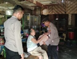 Kasat Binmas Salurkan Bantuan Sembako Kepada Kaum Dhuafa. 