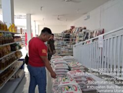 Sat Reskrim Polres Batu Bara Pengecekan Produk Beras di Wahyu Market.