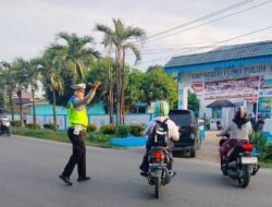 Sat Lantas Polres Batu Bara Pengaturan Lalin Depan SMPN 1 Lima Puluh.