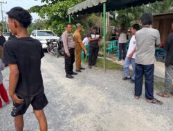 Personil Polsek Labuhan Ruku Melayat di Rumah Duka Rainal Pasaribu.  