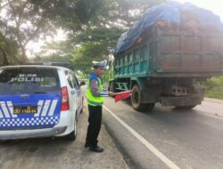 Sat Lantas Polres Batu Bara Patroli Kibas Bendera Dan Video Situasi Arus Lalu Lintas di Sore Hari.