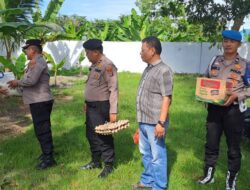 Kapolsek Labuhan Ruku di Minggu Kasih Berbagi Bansos.