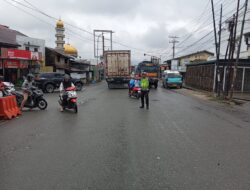 Sat Lantas Polres Batu Bara Pengaturan Arus Lalu Lintas di Persimpangan.