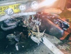 Pengendara Septor Tewas Mengenaskan Bertabrakan Dengan Truk Trailer.