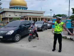 Satlantas Polres Batu Bara Pengaturan Lalin di Mesjid Jami Al Ridha Pelaksanaan Sholat Jum’at.
