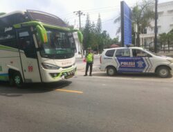 Personil Satlantas Polres Batu Bara Patroli Kibas Bendera Pengaturan Arus Lalu Lintas.