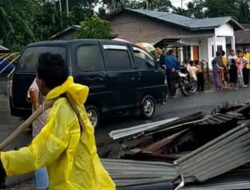 Rumah Lansia Br Siagian Korban Angin Puting Beliung di Lima Puluh Pesisir.
