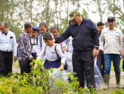 Bupati Tanaman Pohon di Pantai Datuk Peringati HPSN 2026.