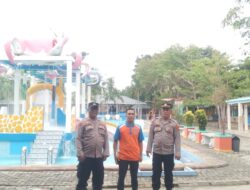 Personil Polsek Indrapura Pengaman di Wisata Dogi Park Water Boom.