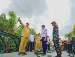 Bupati Batu Bara Tinjau Jembatan Bailey Sei Buah Keras.
