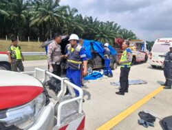 Empat Orang Tewas Kecelakaan Maut di Tol.
