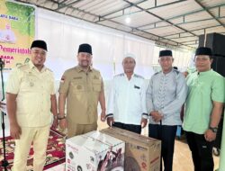 Bupati Safari Ramadan Ke-7 di Desa Laut Tador Santuni Anak Yatim.
