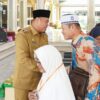 Wabup Batu Bara Lepas Peserta Manasik Haji Akbar. 