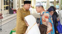 Wabup Batu Bara Lepas Peserta Manasik Haji Akbar. 